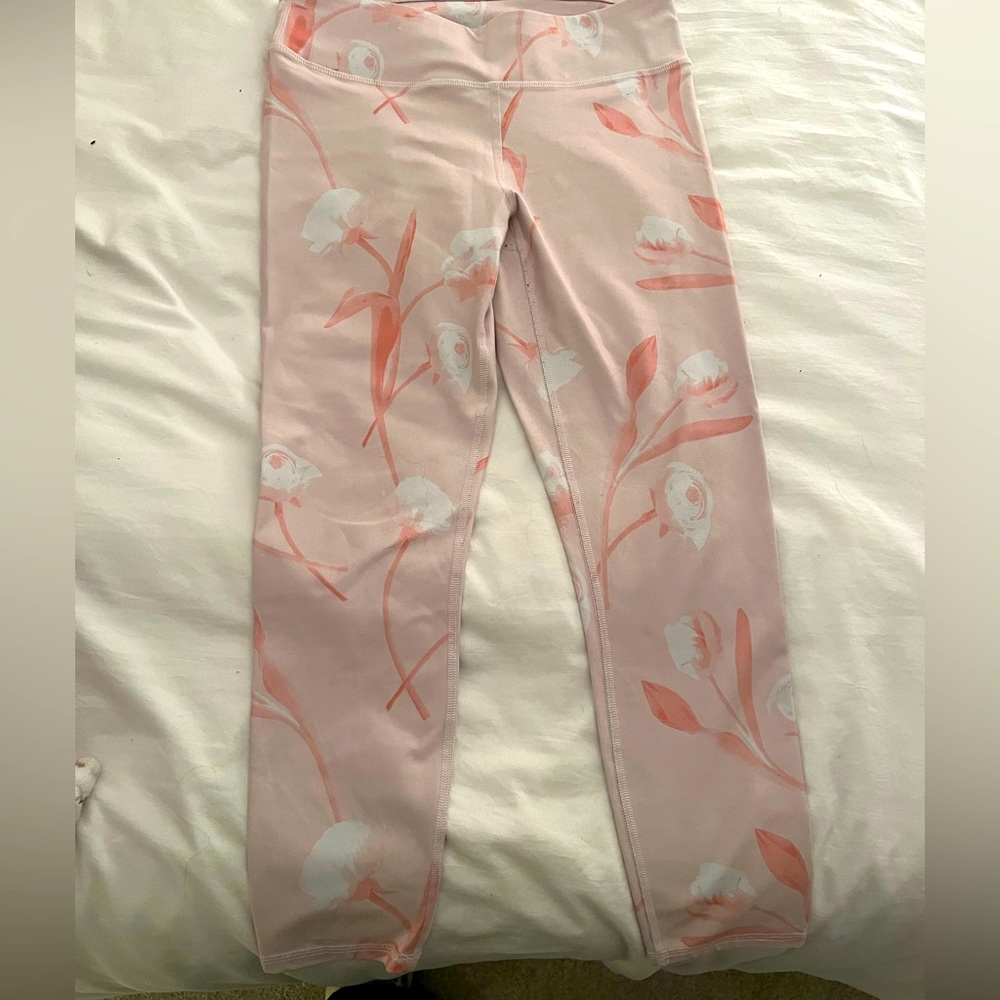 Fabletics light pink floral cropped leggings